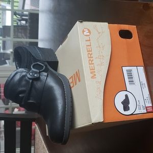 Ladies Merrell black leather slides.